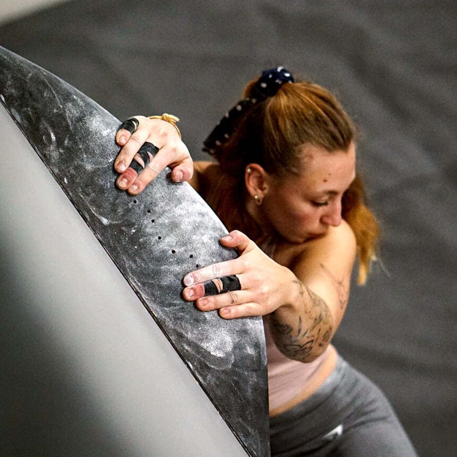 Profitez des Workshop proposés par Climb Up Eysines pendant les vacances de février. Focus "force des doigts" et "renforcement" pour un entraînement efficace.